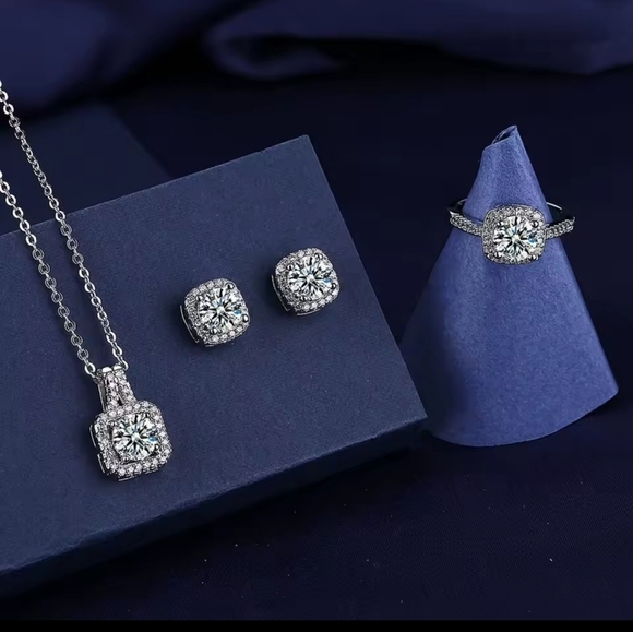 ✨️New Sterling Silver Cute Crystal Jewelry Set - Picture 3 of 6